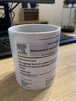 Bild Kaffeetasse mit dem Titel der Doktorarbeit