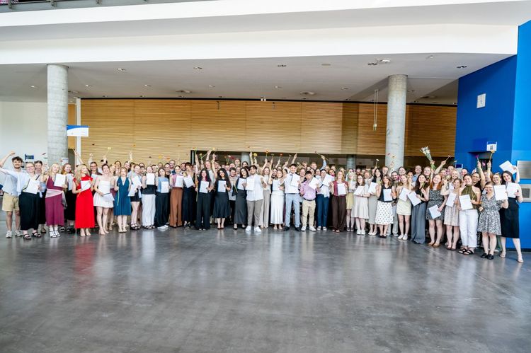 Fakultät III - Sprach- und Kulturwissenschaften, Institut für Anglistik und Amerikanistik, Institut für Germanistik, Institut für Kunst und visuelle Kultur, Institut für Materielle Kultur, Institut für Musik, Institut für Niederlandistik, Institut für Slavistik, Sprachenzentrum