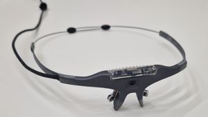 Eye Tracker: PupilLabs Neon