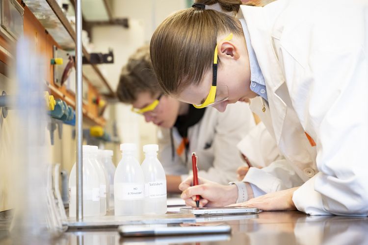 Schüler*innenwettbewerb "Chemie in Aktion, Teilnehmende