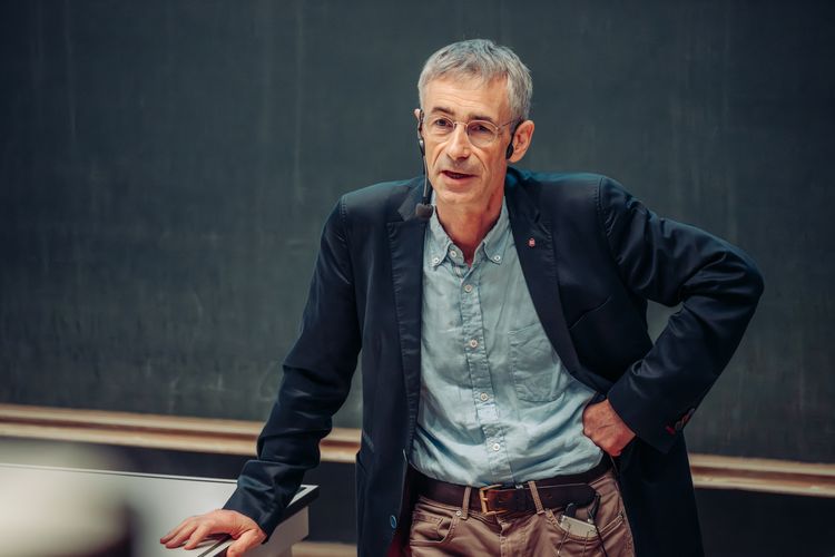 Prof. Gunther Wittstock ist Studienfachberater für den Studiengang Fachbachelor Chemie. 