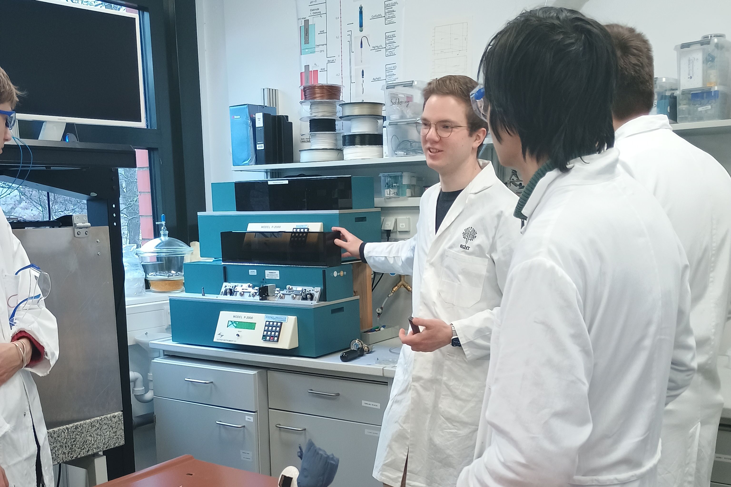 Simon Sprengel (AG Prof. Momotenko) beim MINT TANK