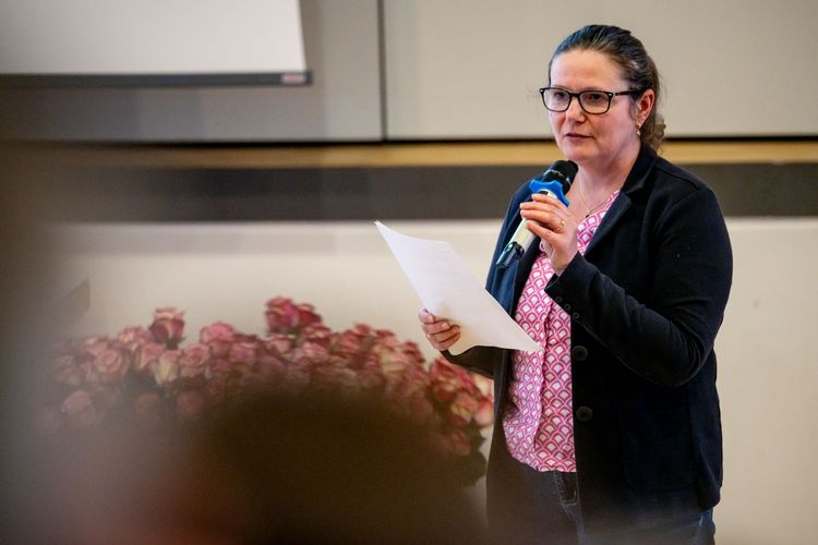 The laudatory address for Marit Büsing was delivered by PD Dr Izabella Brand. 