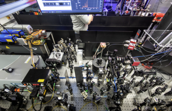 View on the microscope’s optical stage
