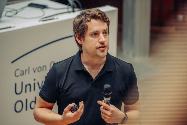 Prof. Timm Wilke ist Studiengangsverantwortlicher für den Zwei-Fächer-Bachelor Chemie. 