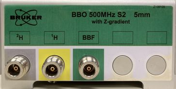 Frontansicht Probenkopfanschlüsse BBO-Probenkopf