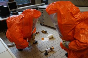 Volunteer fire department Oldenburg-Haarentor trains chemical accident