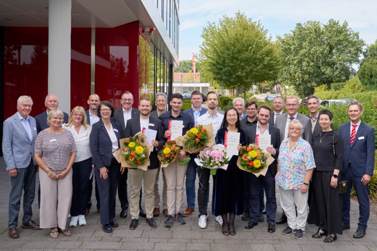 Promotionsstipendien der Heinz Neumüller Stiftung an Niko Kruse und Stephan Mohwinkel verliehen.