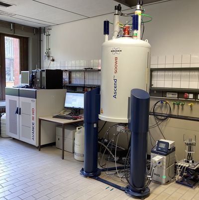 NMR Spektrometer mit Magnet von Bruker