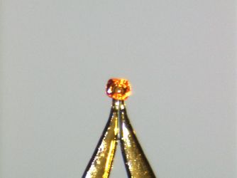 A single crystal on the sample mount (0.12 · 0.08 · 0.08 mm)