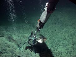 Schwarzes Meer, Gasaustritt, Kalte Quelle, Probennahme, Ozeanboden, Tiefsee, MARUM-QUEST, Meerestechnik / Technologie, Tauchroboter / ROV