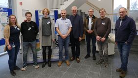 The guest, representatives of the ICBM Board of Directors and the presented projects (from left): Claudia Thölen (Gute Küste), Lars Meyer-Hagg (MATE), Prof. Dr. Katharina Pahnke (Deputy Director ICBM), Dr. Helge-Ansgar Giebel (Gute Küste), Dr Björn Thümler (Member of the Lower Saxony Parliament), Prof. Dr Ralf Rabus (Director ICBM), Prof. Dr Oliver Wurl (BASS, MATE), Dr Thomas Badewien (ZfMarS, MATE)[Photo: S.Riexinger].