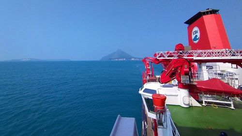 FS Sun in the working area on Krakatau, Indonesia [Photo: Daniela Voß].