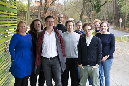 This picture shows the team of the division for ethics in medicine. From left to right: Merle Weßel, Meike Ahlers, Mark Schweda, Simon Gerhards, Eike Buhr, Lena Stange, Niklas Ellerich-Groppe, Amelie Pawel and Joelle-Marie Krautz