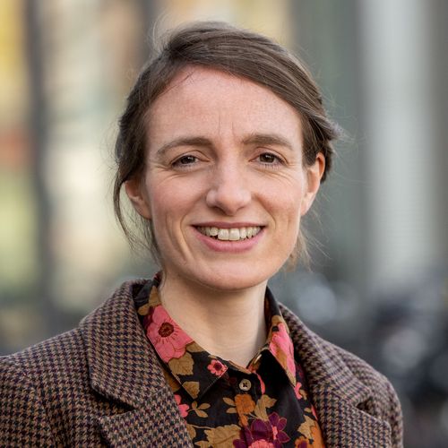 The photo shows the philosopher Gesa Wellmann.