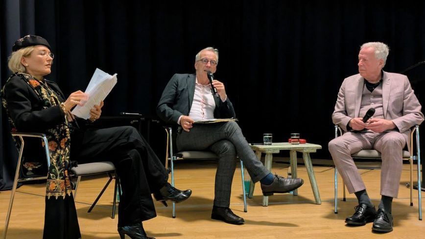 Franziska Augstein, Matthias Bormuth und Manfred Geier (v.l.) diskutieren über das Werk Hannah Arendts.