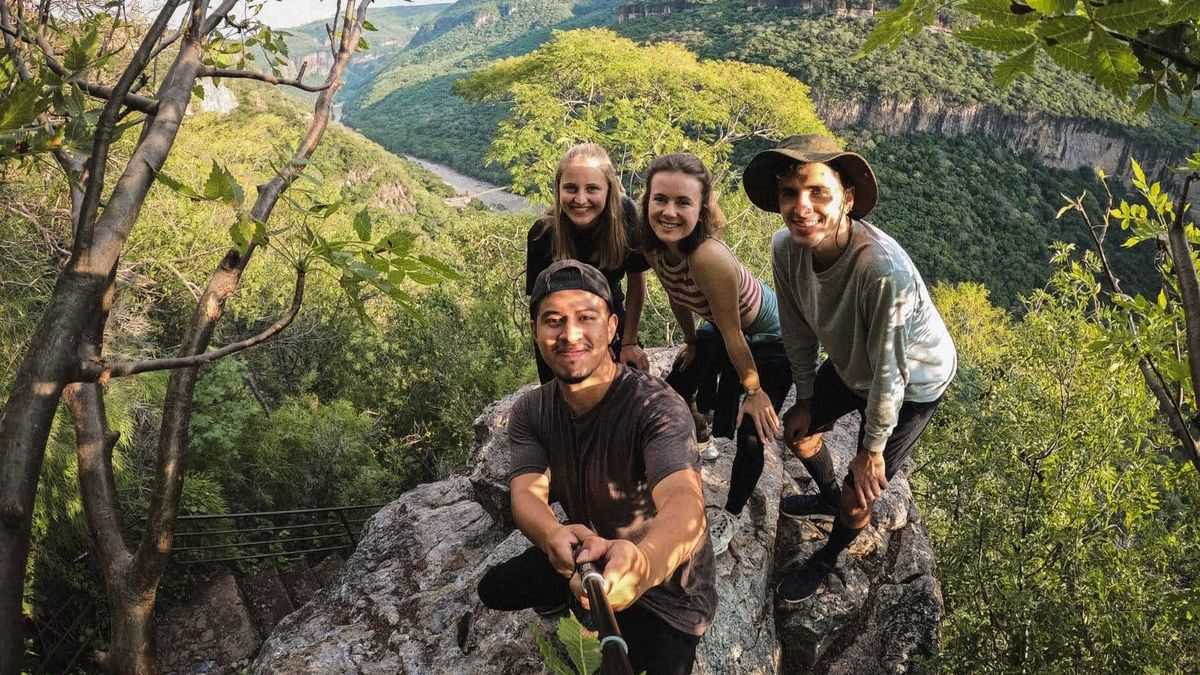 Studierende im Canyon Hentitan Guadalajara