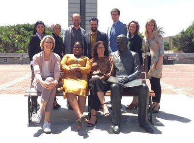 Group photo in front of the Nelson Mandela statue at NMU during the project meeting for the DAAD project Lehramt.International (2019)