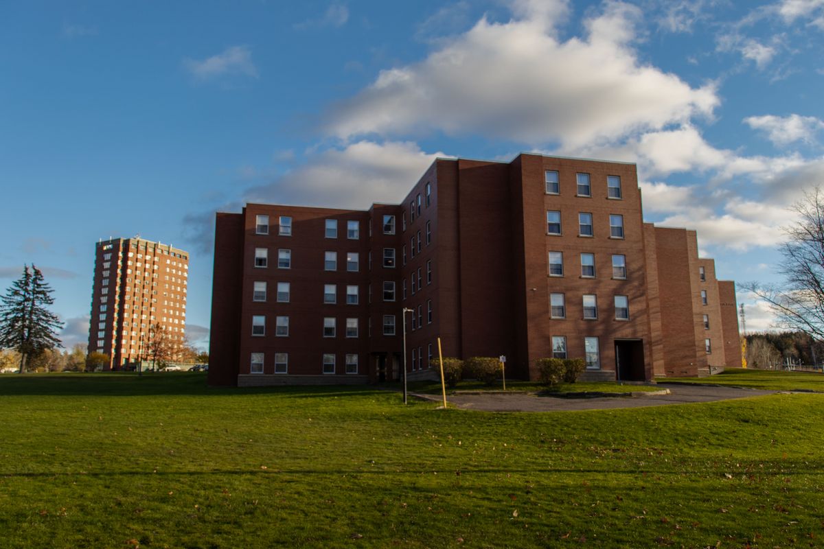 Cutten House und Crowell Tower 