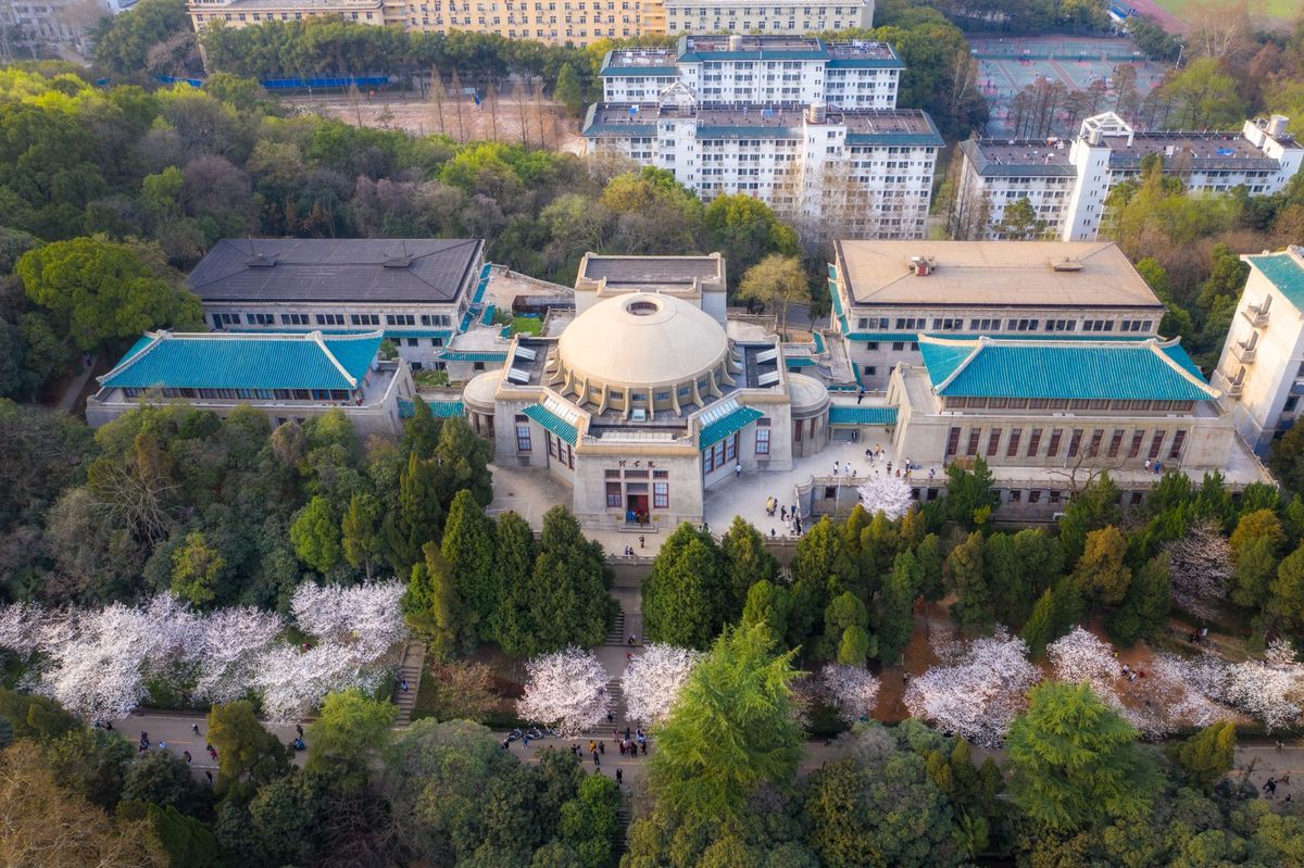 Luftaufnahme vom Campus der Wuhan University
