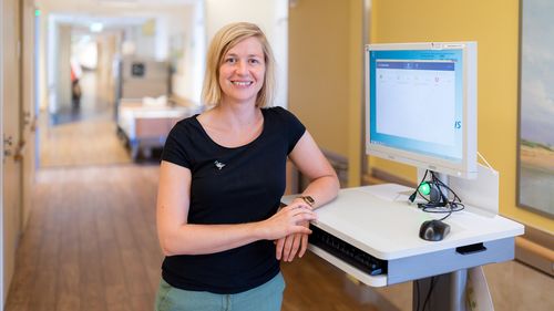 Portrait photo of Prof Dr Lena Ansmann