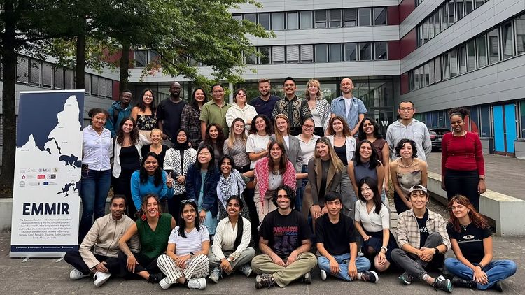 A group of EMMIR students on the Campus of the university of Oldenburg.