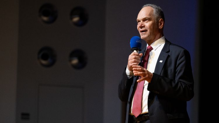 The picture shows Ralph Bruder during his speech.