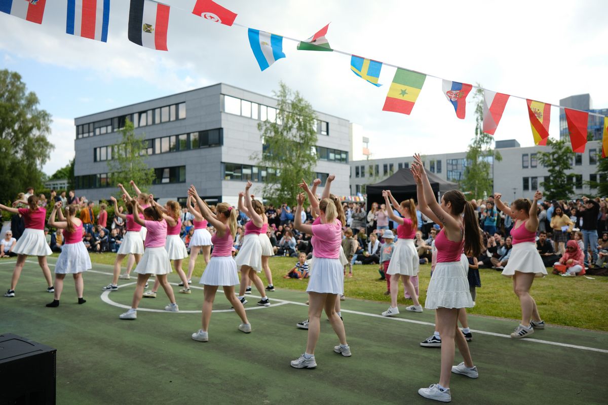 Internationales Sommerfest 2024: Tänzerische Darbietung