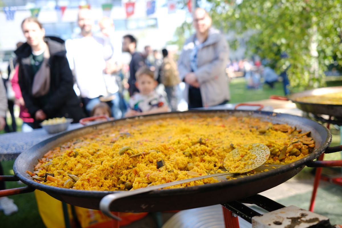 Internationales Sommerfest 2024: Paella