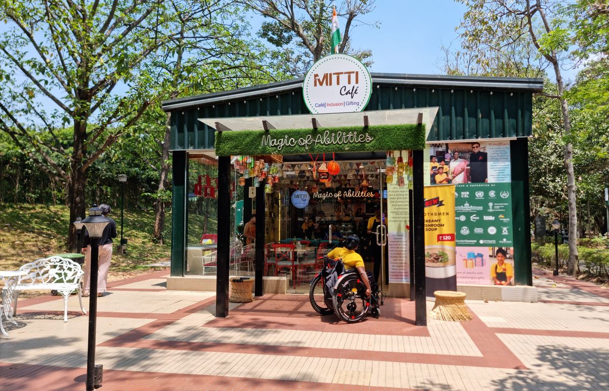 Ein Café namens Mitti Café auf dem Campus der IIMB