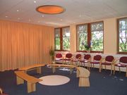 Foto C3L Hochschulambulanzen - Räumlichkeiten - Seminarraum mit Sitzgruppe