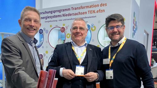 Florian Grubitzsch, Frank Mattioli und Dr. Ruggero Capperucci stellten das Forschungsprogramm TEN.efzn auf der Hannover Messe vor. 