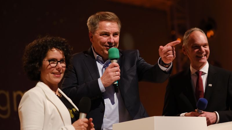 Moderatorin Carola Schede im Gespräch mit Bürgermeister Jürgen Krogmann und Unipräsident Ralph Bruder.