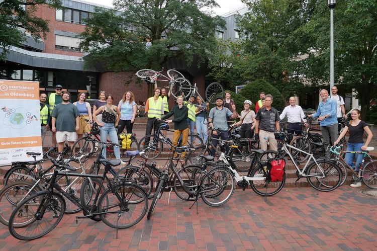 Gruppenfoto der Uni-Radtour im Zuge des STADTRADELNS 2024