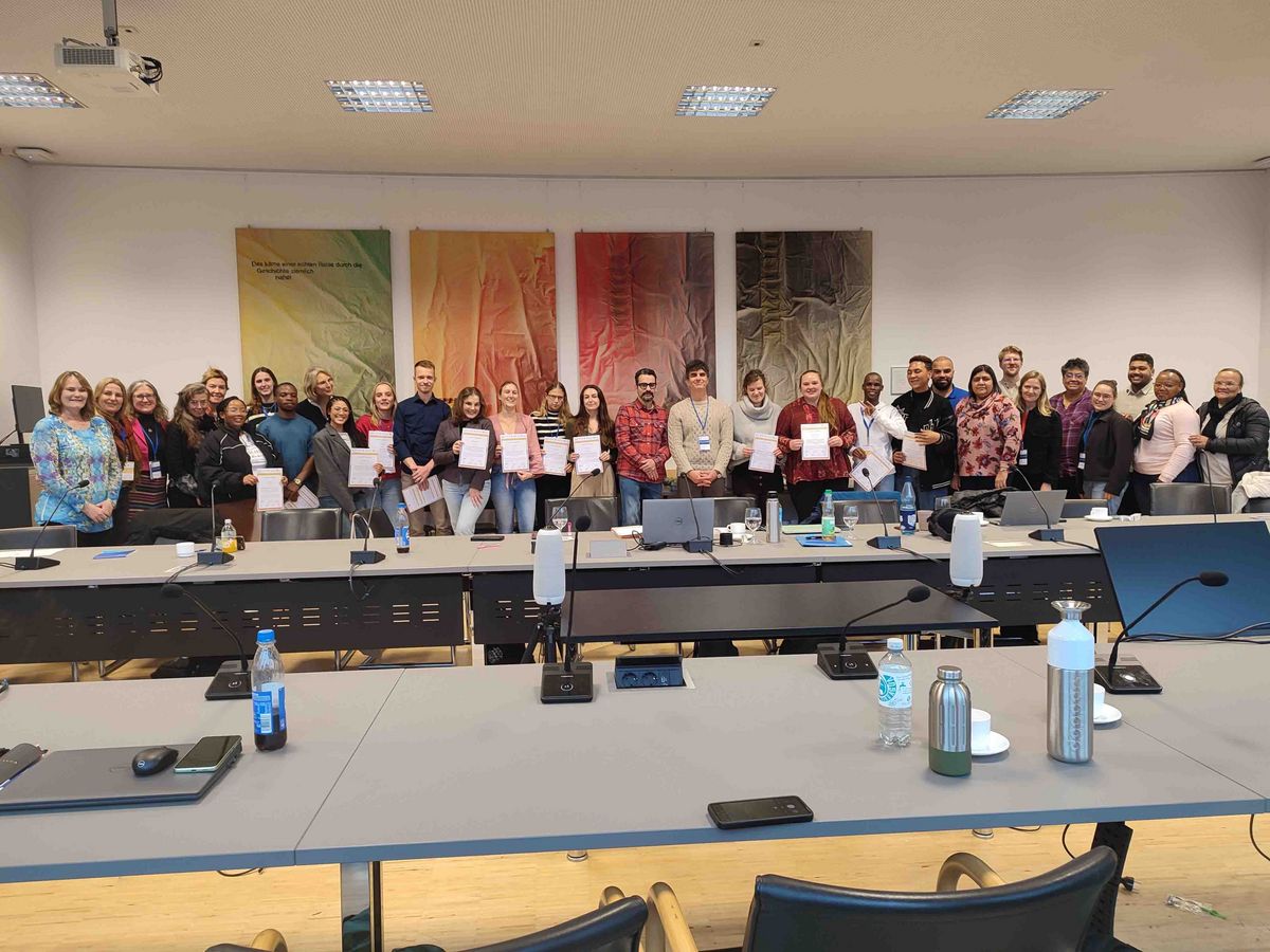 Participants of the DAAD Winter School pose together with the lecturers and organizers of the DAAD Winter School.