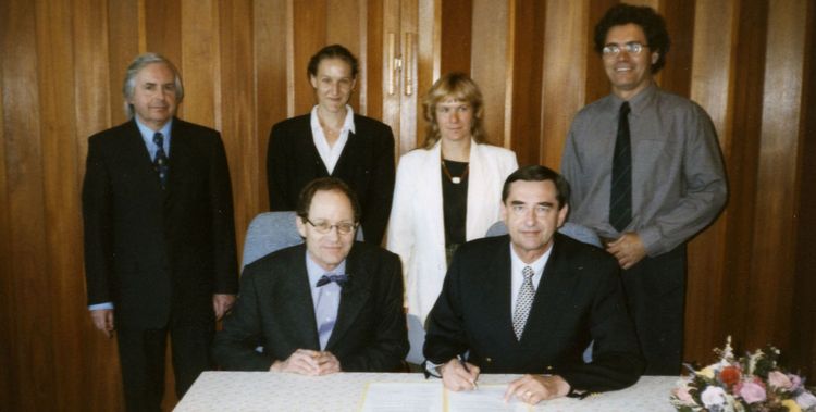 Signing of the first Memorandum of Understanding (1998) between NMU and UOL