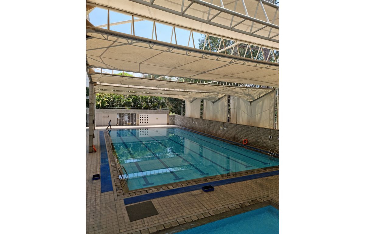 Schwimmbecken IIMB