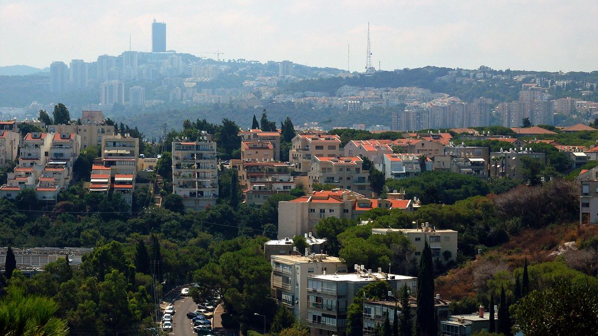 Stadtbild mit University of Haifa