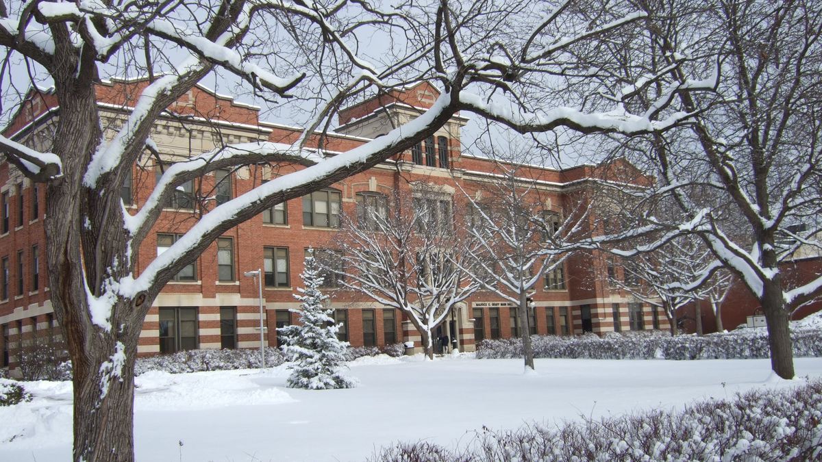 Main Hall der University of Wisconsin La Crosse im Winter