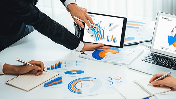 R - Software and tools for financial data analytics