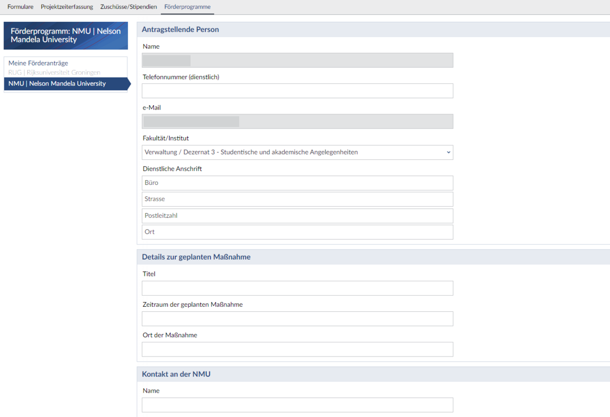 Screenshot eines Online-Formulars innerhalb von Stud.IP, das für einen Förderantrag zur NMU (Nelson Mandela University) bestimmt ist. Das Formular ist in verschiedene Abschnitte unterteilt.  Oberer Bereich: Enthält die Überschrift "Förderprogramm: NMU | Nelson Mandela University" und daneben als erstes ein Feld für den Namen der antragstellenden Person. Darunter folgt der Abschnitt "Persönliche Daten": Felder für Telefonnummer, E-Mail, Fakultät/Institut und Dienstanschrift (Büro, Straße, Postleitzahl, Ort). Darunter ist das Feld "Details zur geplanten Maßnahme": Felder für Titel, Zeitraum und Ort der Maßnahme. *   **Kontakt an der NMU:** Felder für den Namen der Ansprechperson an der Nelson Mandela University.