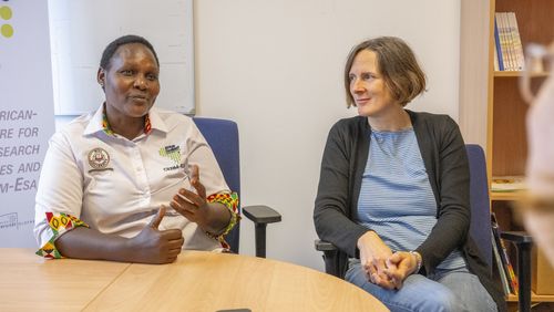 Susan Kurgat, Moi University Kenya, and Malve von Möllendorff in conversation in an office at the University of Oldenburg.