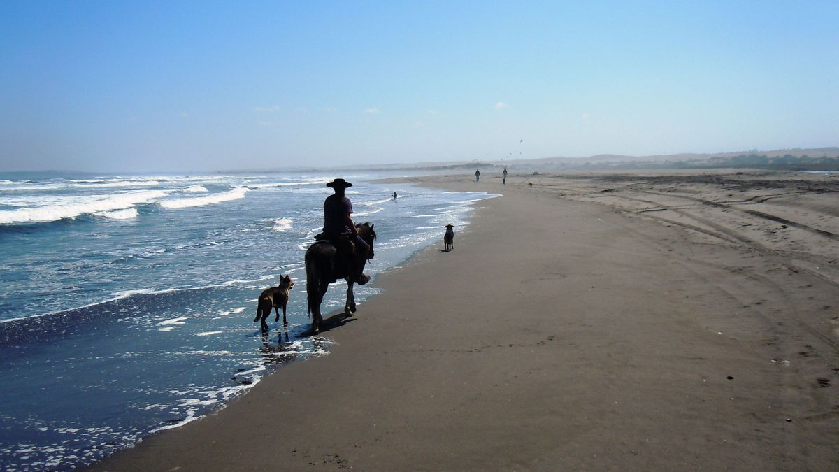 Einwohner*innen am Strand