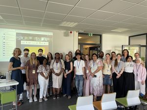 Teilnehmende der DAAD Summer School posieren für ein Gruppenfoto