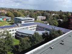 PV-Anlage auf dem Dach des Gebäudes A05.
