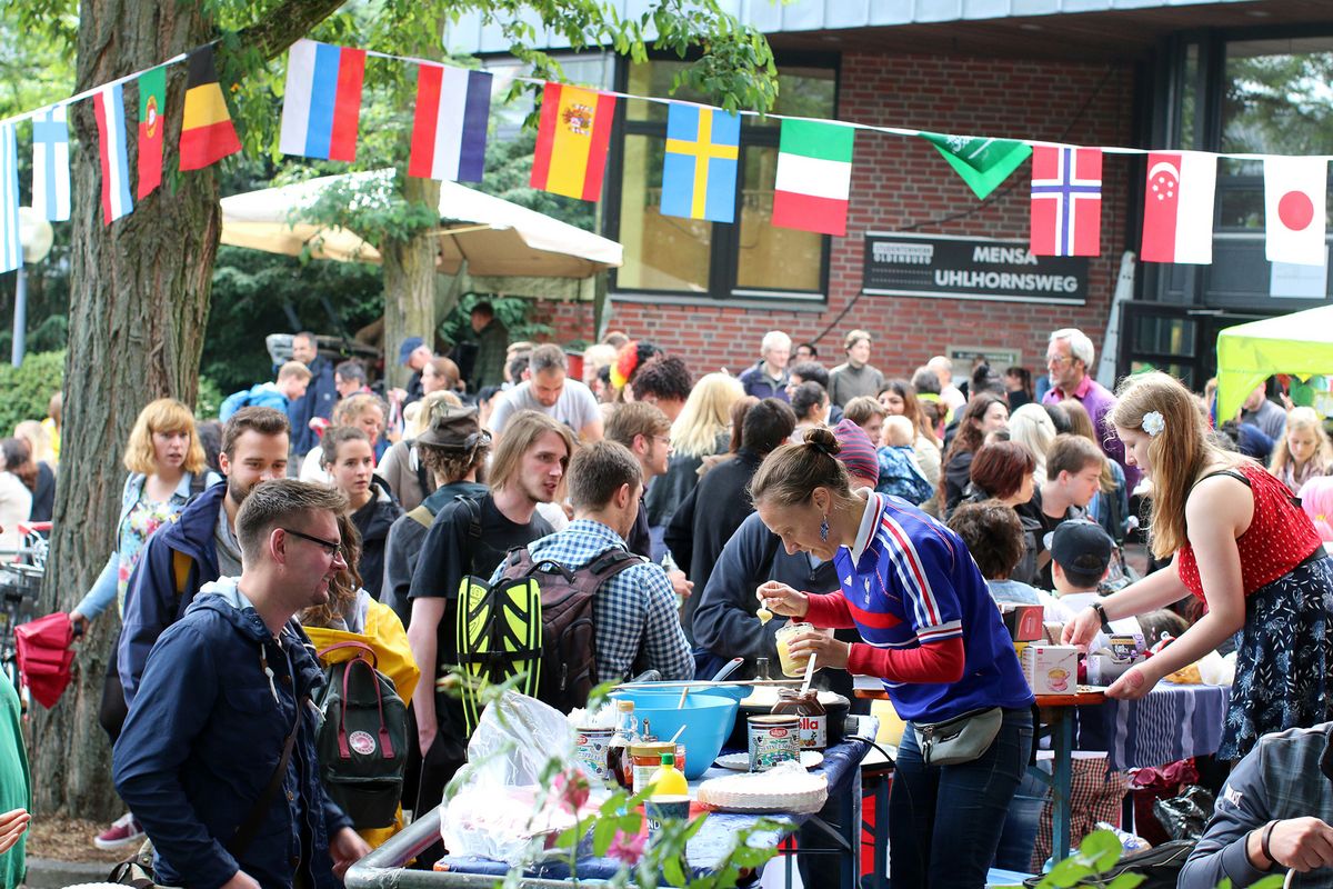 International Summer Festival 2016: Visitors on the Mensa forecourt