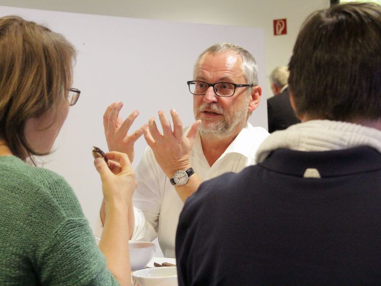 C3L Visiting - Foto von spannenden Diskussionen zwischen Teilnehmern