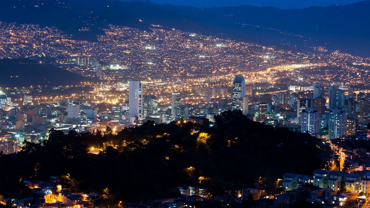 Night shot of Medellín