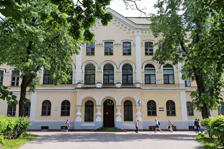 Universitätsgebäude in Novgorod