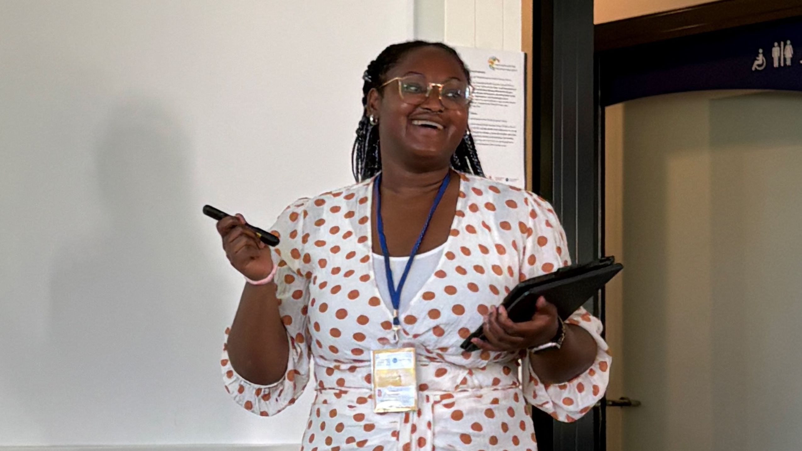 Photo of Jessica Adaobi Nnamani presenting her project.